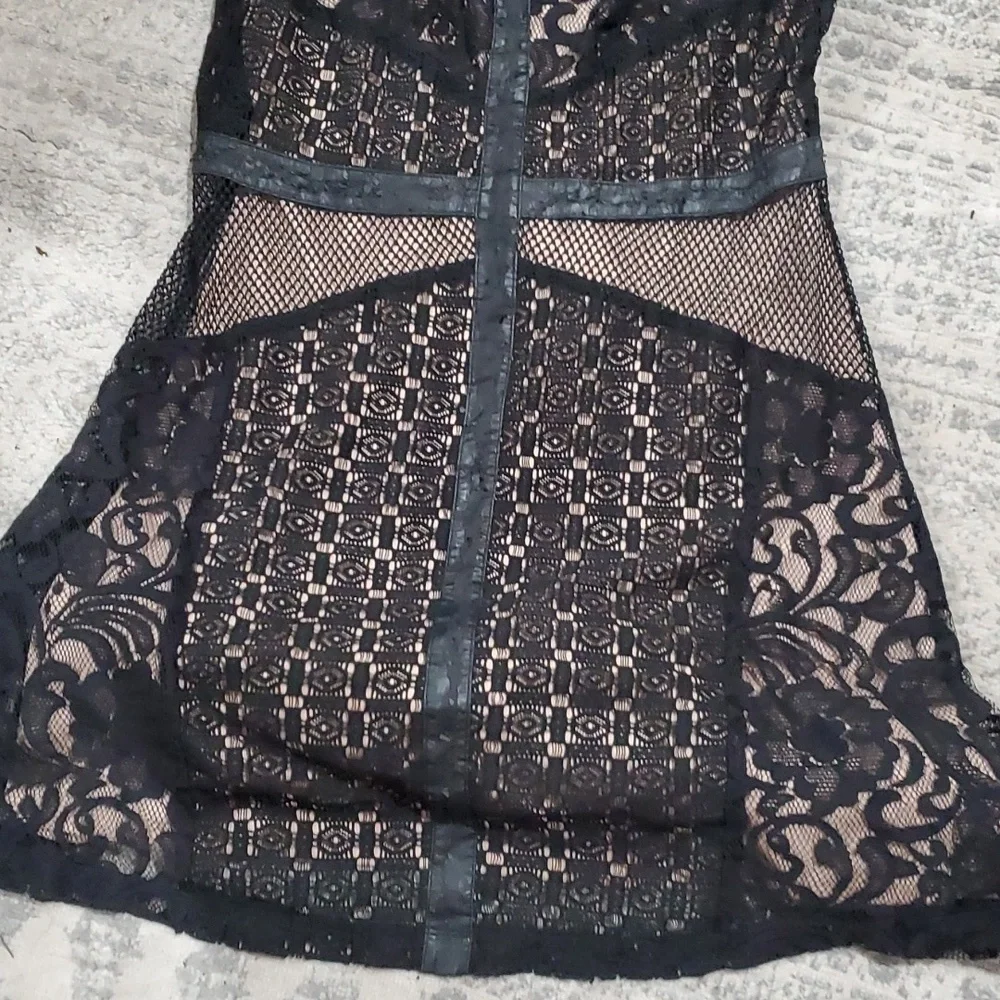 Black and nude overlay lace mini dress L / LG - Picture 4 of 10